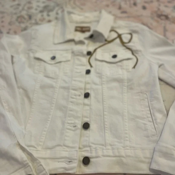 🎀Hand Painted White Denim Jacket with Floral Boot Design - Picture 12 of 13